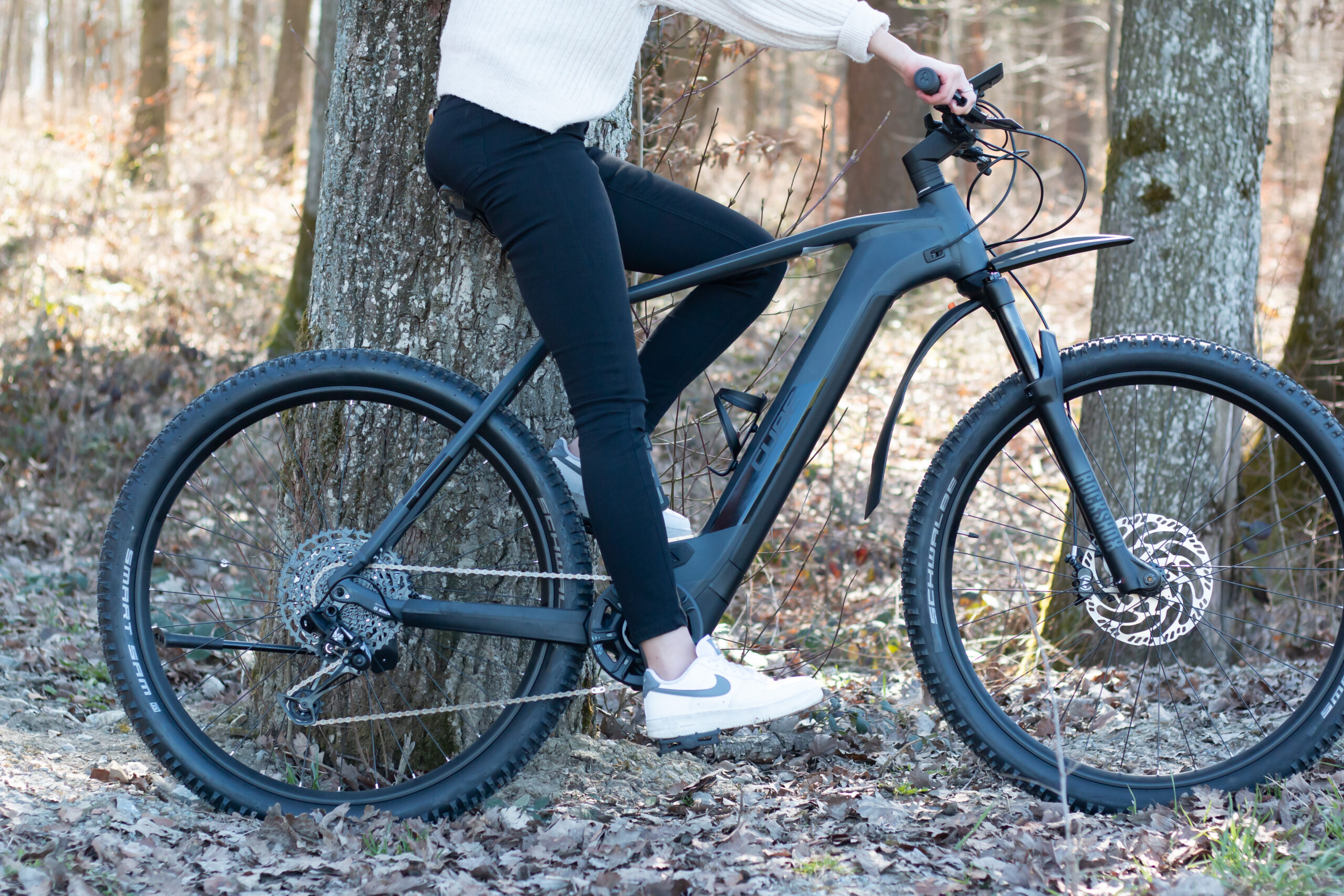 Person on a bike with a streight leg and fit on pedals Person on a bike with a streight leg and fit on pedals