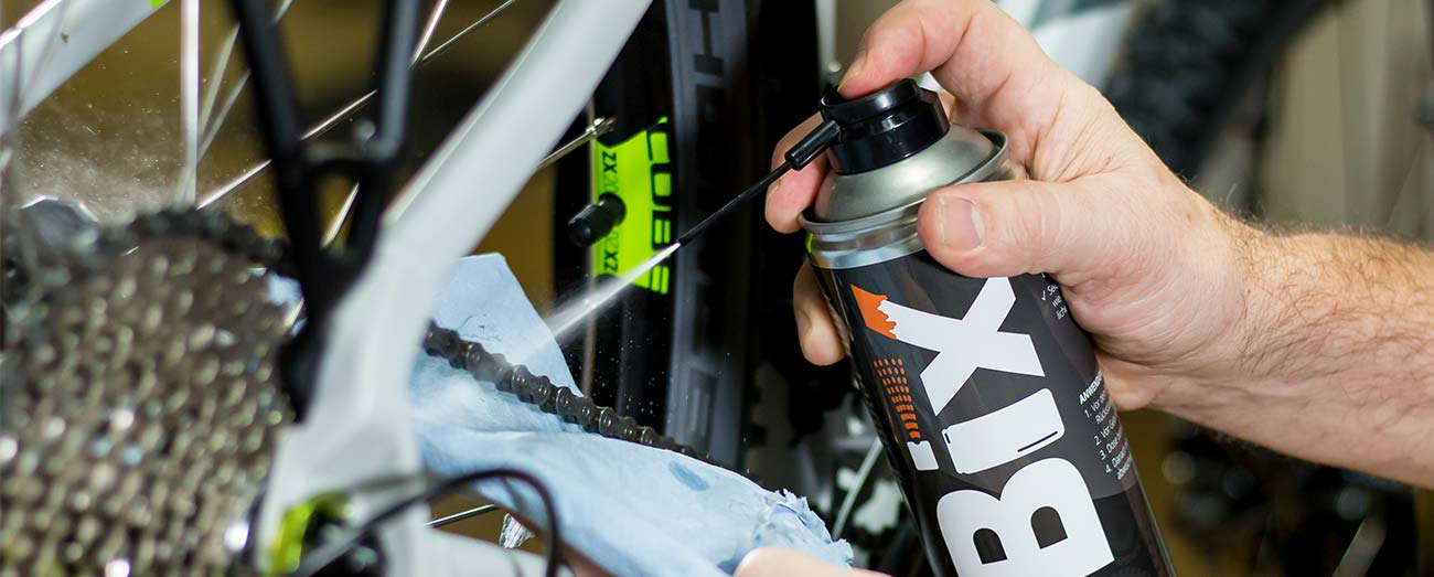 Not like this ? Application of a chain care spray