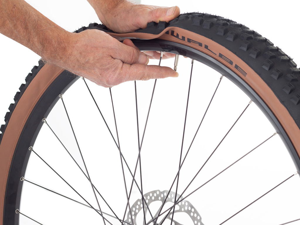 Deflate bicycle inner tube 